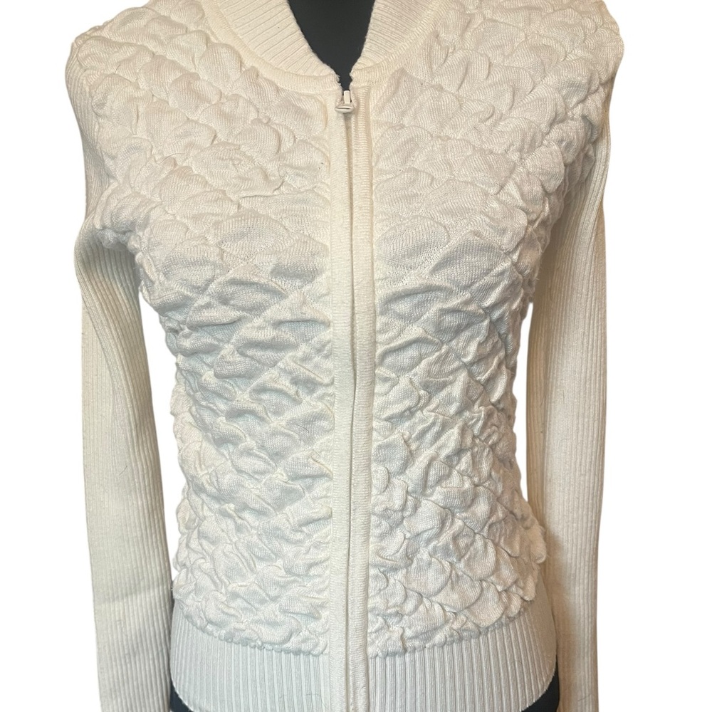 Women’s Cream Textured Zip-Front Sweater Jacket
